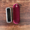 Brosse à vêtements et support velours rouge années 50 par Hello Broc brocante en ligne