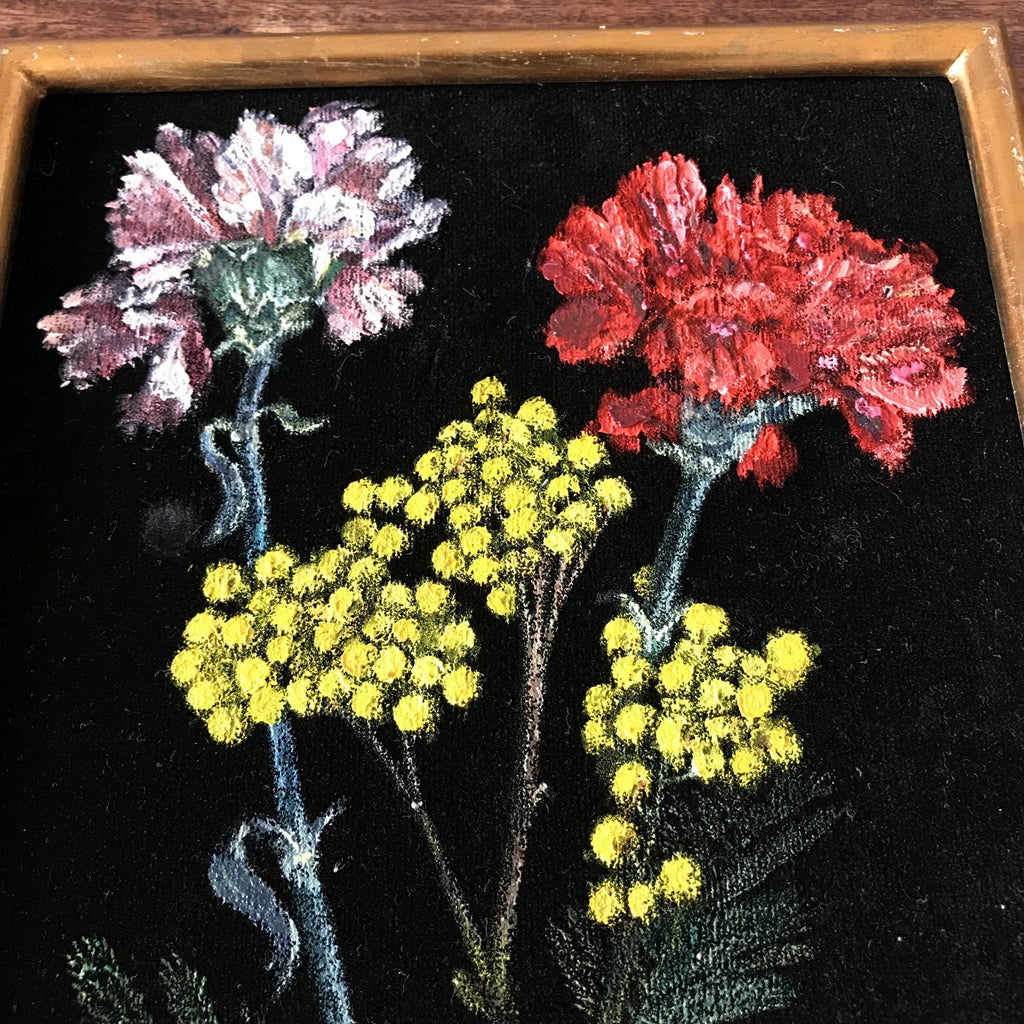 Peinture bouquet de fleurs multicolore sur velours noir encadrement bois doré 1968 23 x 17 cm par Hello Broc brocante en ligne