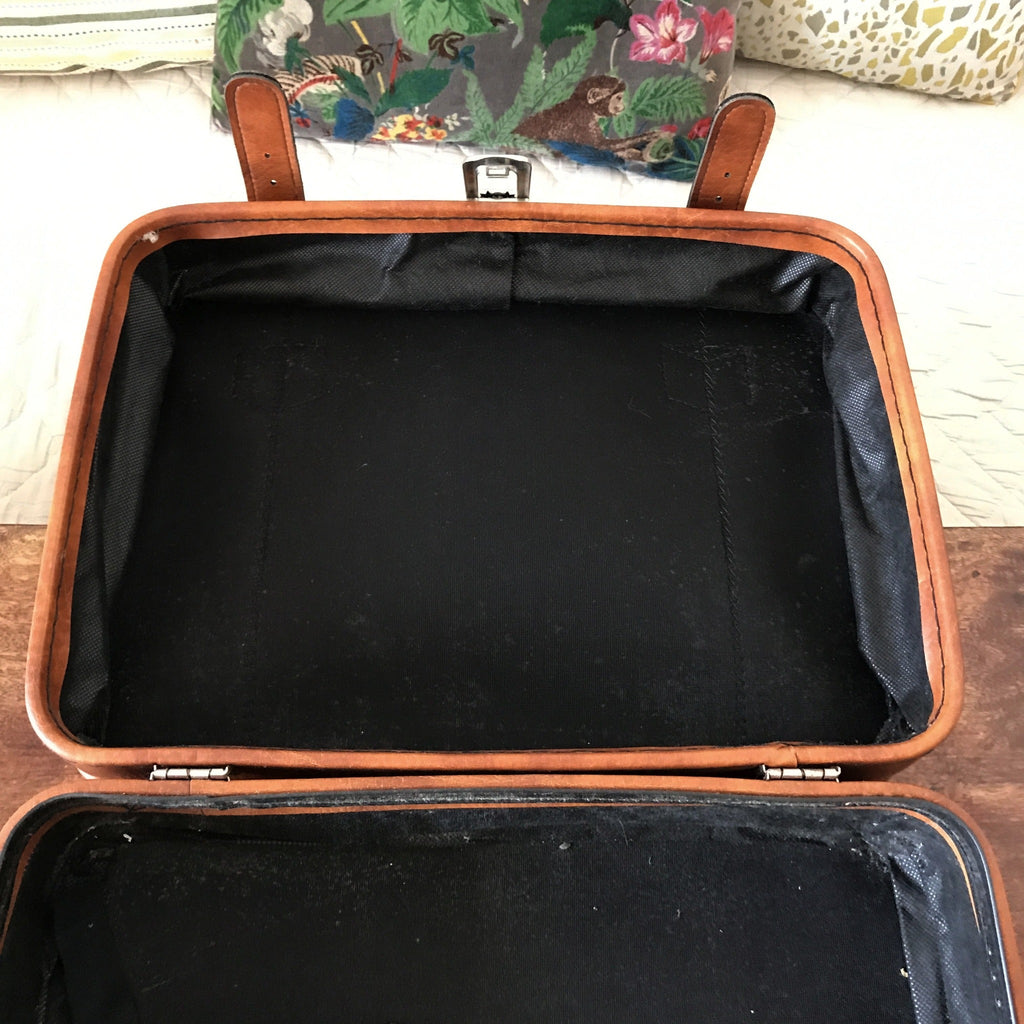 Petite valise vintage en cuir 42 x 32 x 16,5 cm par Hello Broc brocante en ligne