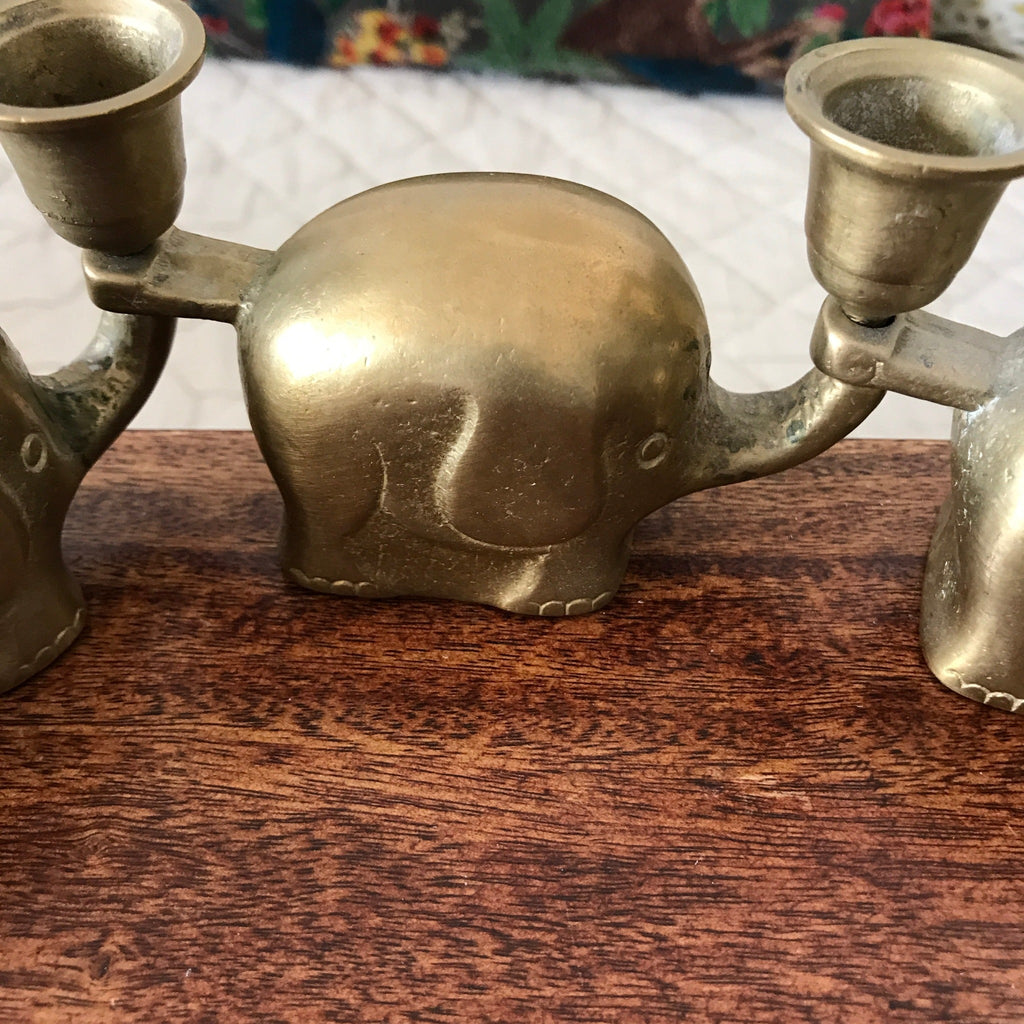 Ensemble de 5 bougeoirs éléphants en laiton doré Circa 1950 par Hello Broc brocante en ligne