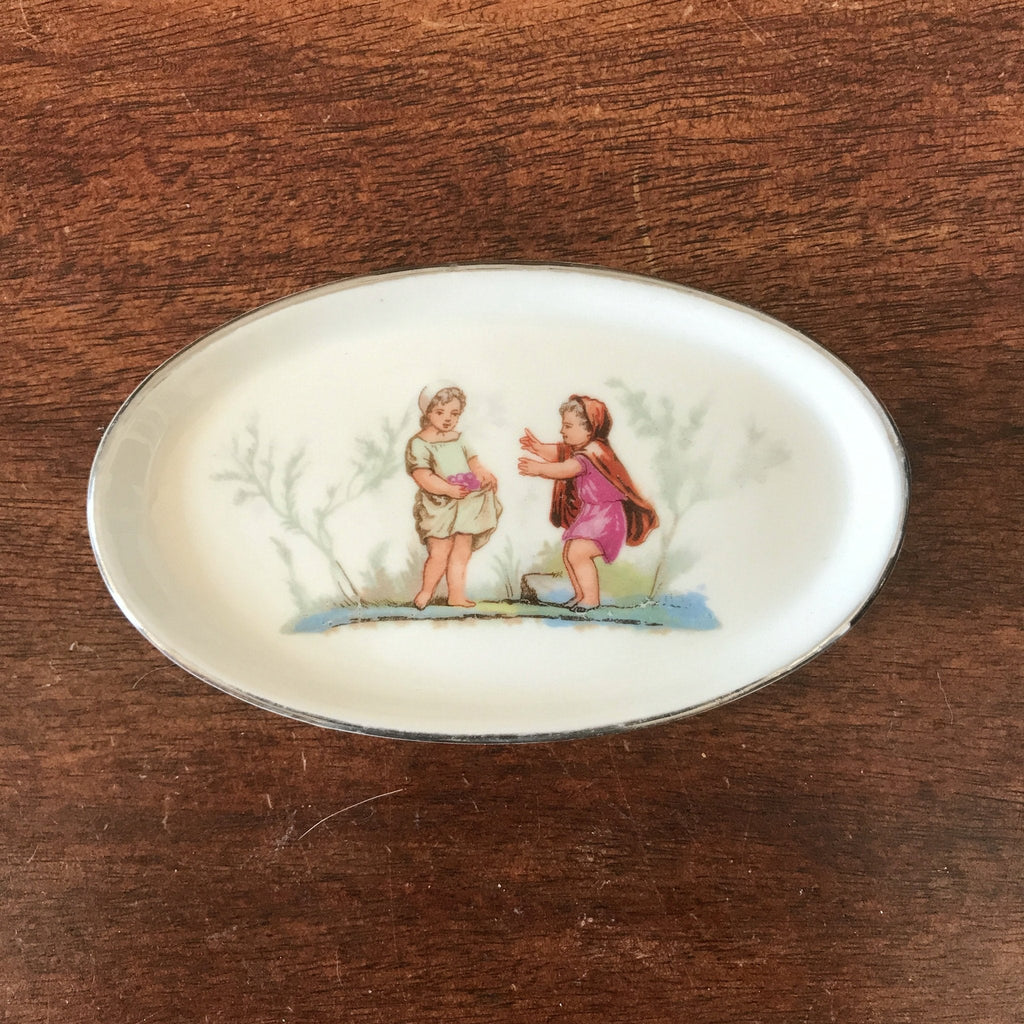 Petit médaillon ovale décoratif en porcelaine de Limoges Haviland par Hello Broc brocante en ligne