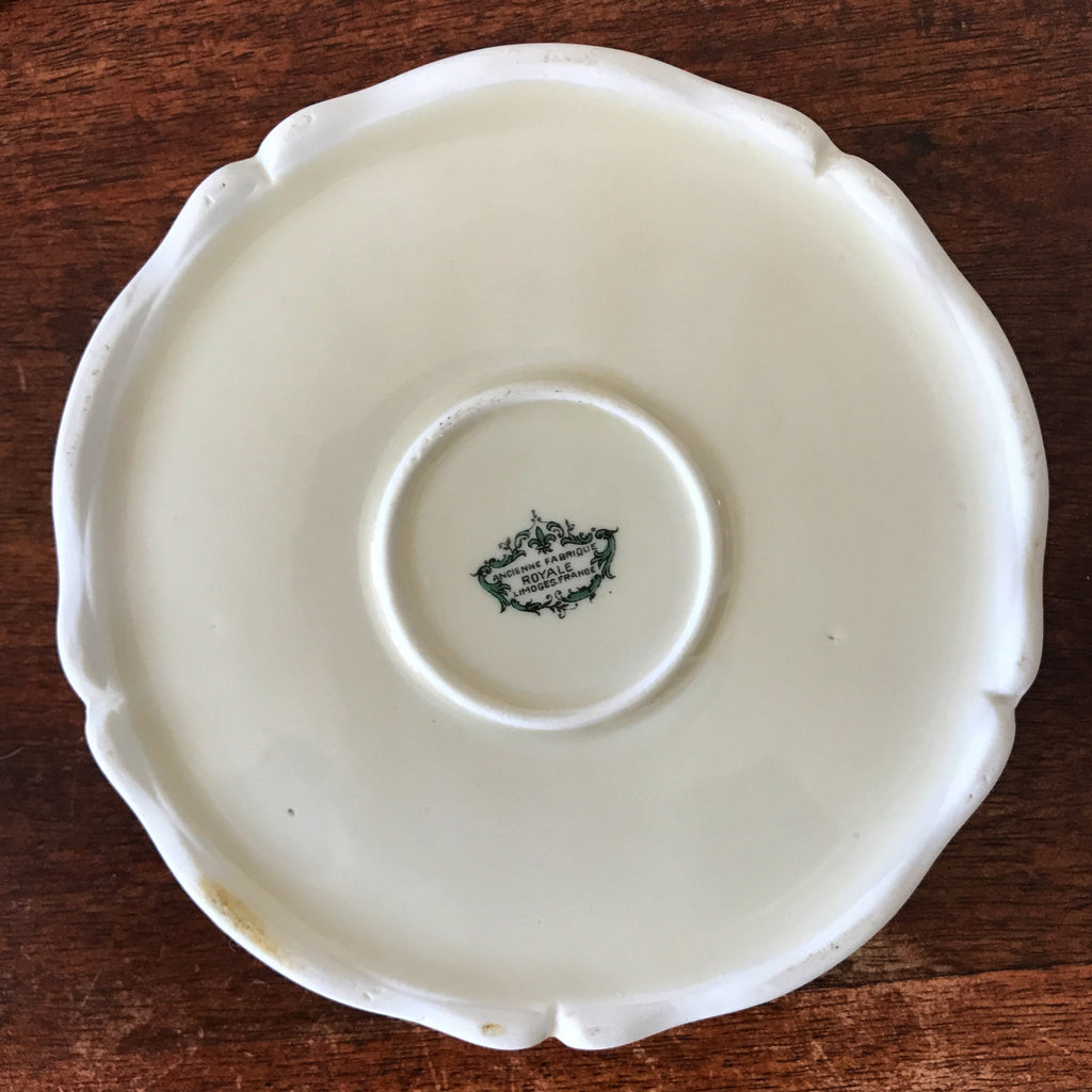 Grande boîte ronde et plate / bonbonnière en porcelaine de Limoges décor roses par Hello Broc brocante en ligne