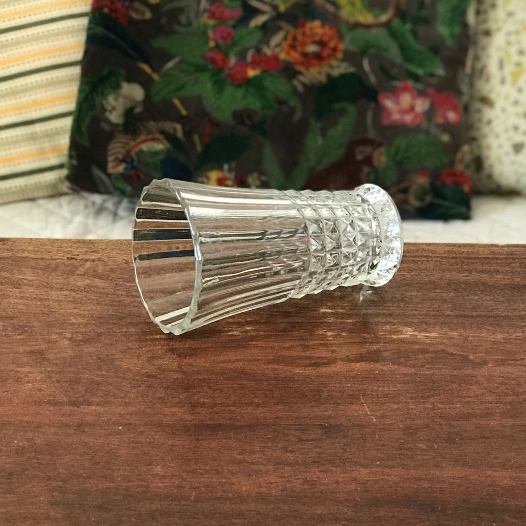 Vase cornet en verre moulé pointe de diamant par Hello Broc brocante en ligne