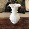 Petit vase en opaline blanche par Hello Broc brocante en ligne