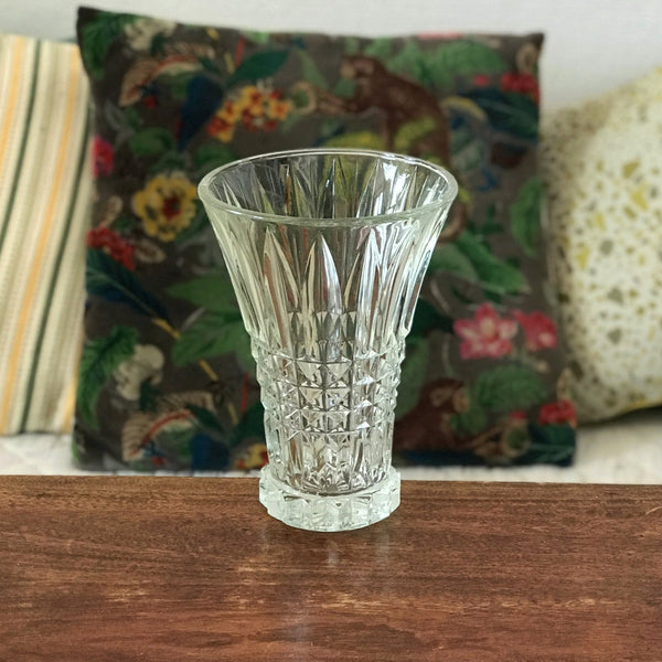 Vase cornet en verre moulé de taille moyenne pointe de diamant hauteur de 20 cm par Hello Broc brocante en ligne