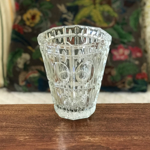 Vase vintage de forme évasée et octogonale en cristal moulé par Hello Broc brocante en ligne