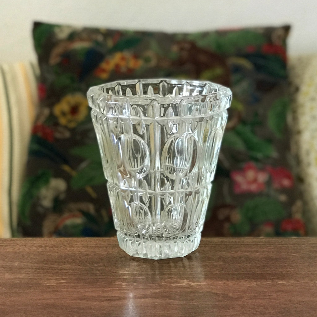 Vase vintage de forme évasée et octogonale en cristal moulé par Hello Broc brocante en ligne