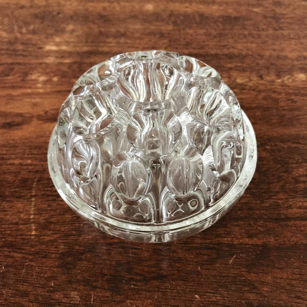 Pique-fleur rond en verre moulé transparent 19 trous par Hello Broc brocante en ligne