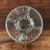 Plat pour l'apéro compartimenté en verre moulé diamètre 25 cm par Hello Broc brocante en ligne