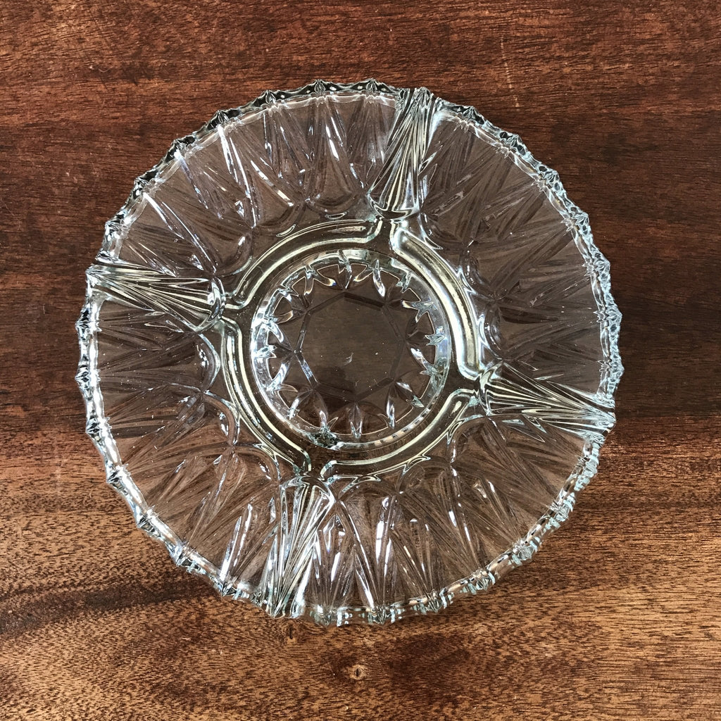 Plat pour l'apéro compartimenté en verre moulé diamètre 25 cm par Hello Broc brocante en ligne