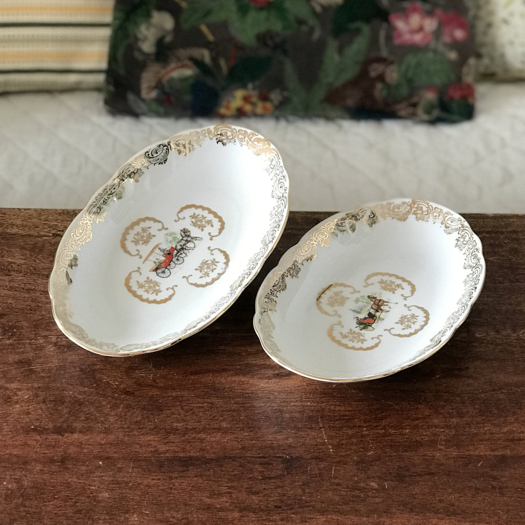 Lot de 2 raviers décor calèche et dorée Véritable porcelaine du Berry par Hello Broc brocante en ligne