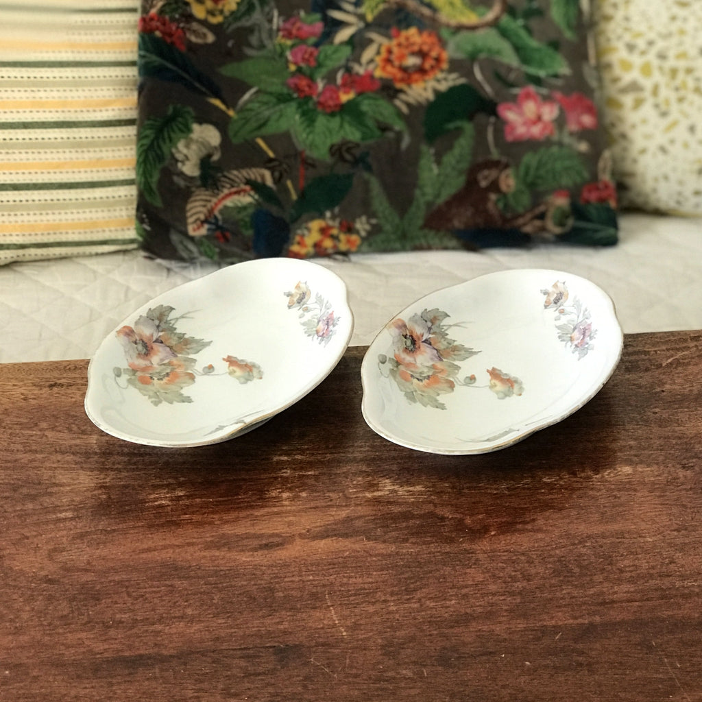 Paire de raviers en porcelaine de Limoges France marque ULIM au décor de pavots par Hello Broc brocante en ligne