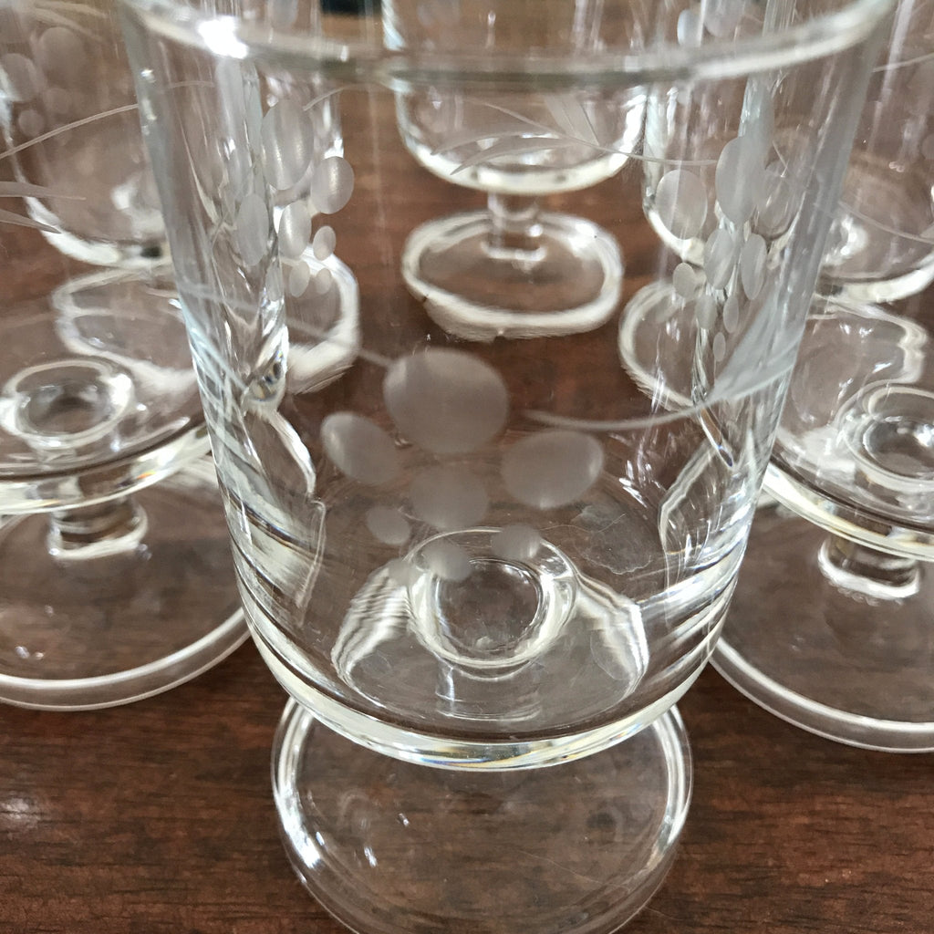 Lot de 6 verres à vin cuit ou blanc années 70 décor gravé grappes contenance de 10 cl par Hello Broc brocante en ligne