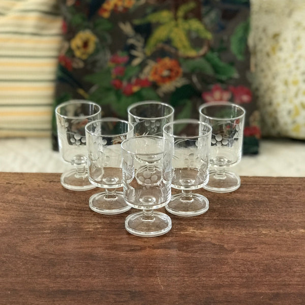 Lot de 6 verres à vin cuit ou blanc années 70 décor gravé grappes contenance de 10 cl par Hello Broc brocante en ligne