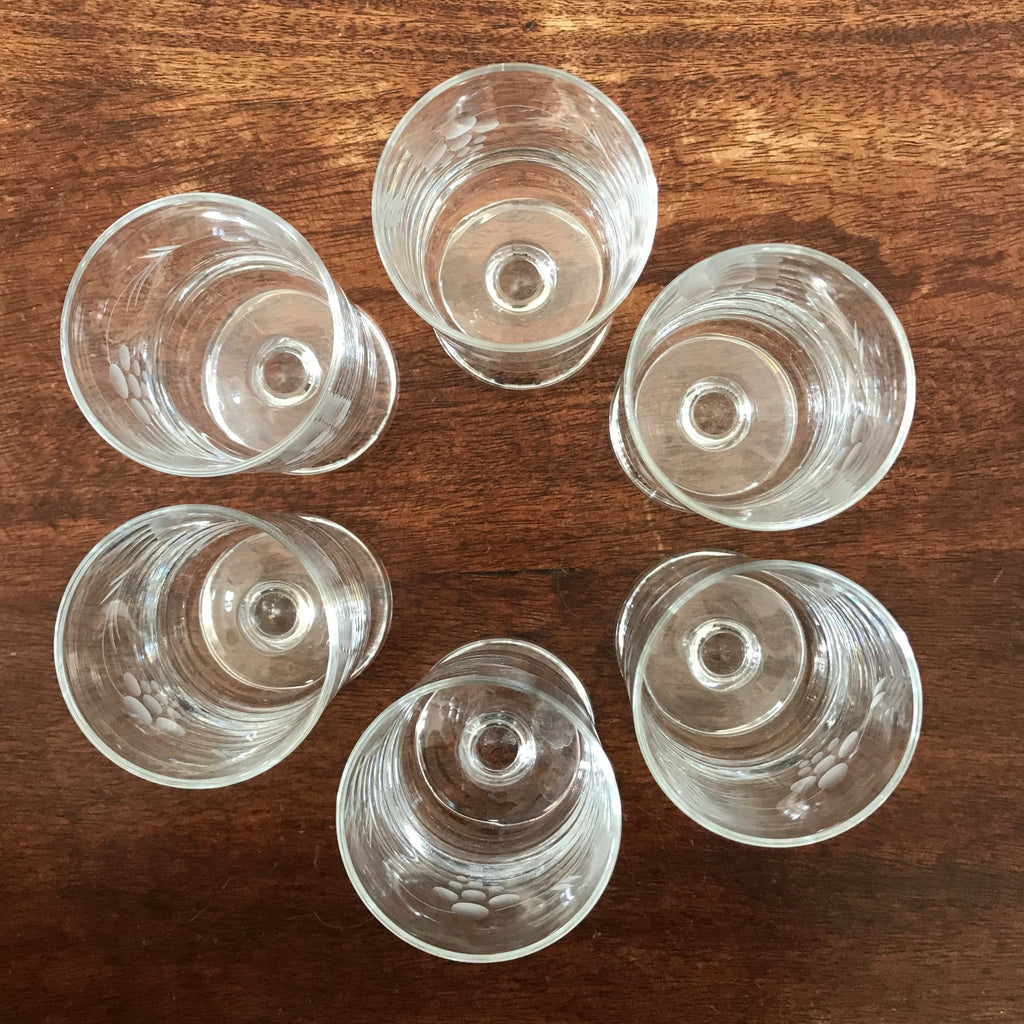 Lot de 6 verres à vin cuit ou blanc années 70 décor gravé grappes contenance de 10 cl par Hello Broc brocante en ligne