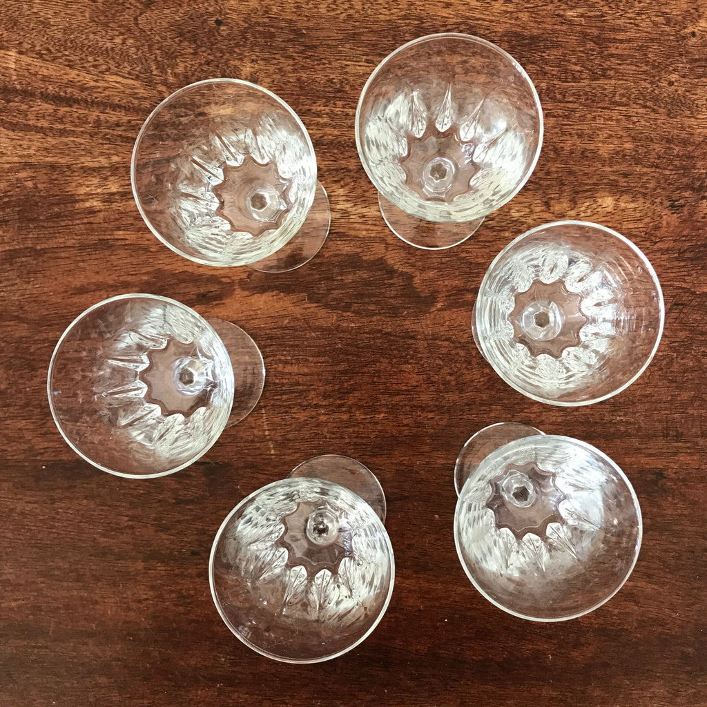 Lot de 6 petits verres à vin cuit sur pied évasés et striés contenance de 8 cl par Hello Broc brocante en ligne