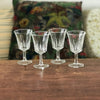 Lot de 4 petits verres à vin cuit sur pied évasés et striés contenance de 8 cl par Hello Broc brocante en ligne