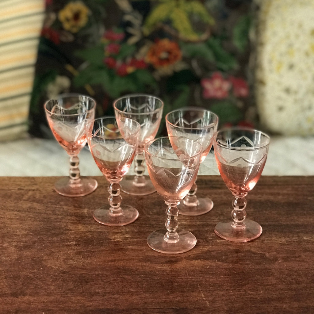 Lot de 6 verres à vin cuit en cristal taillé rose contenance de 6 cl par Hello Broc brocante en ligne