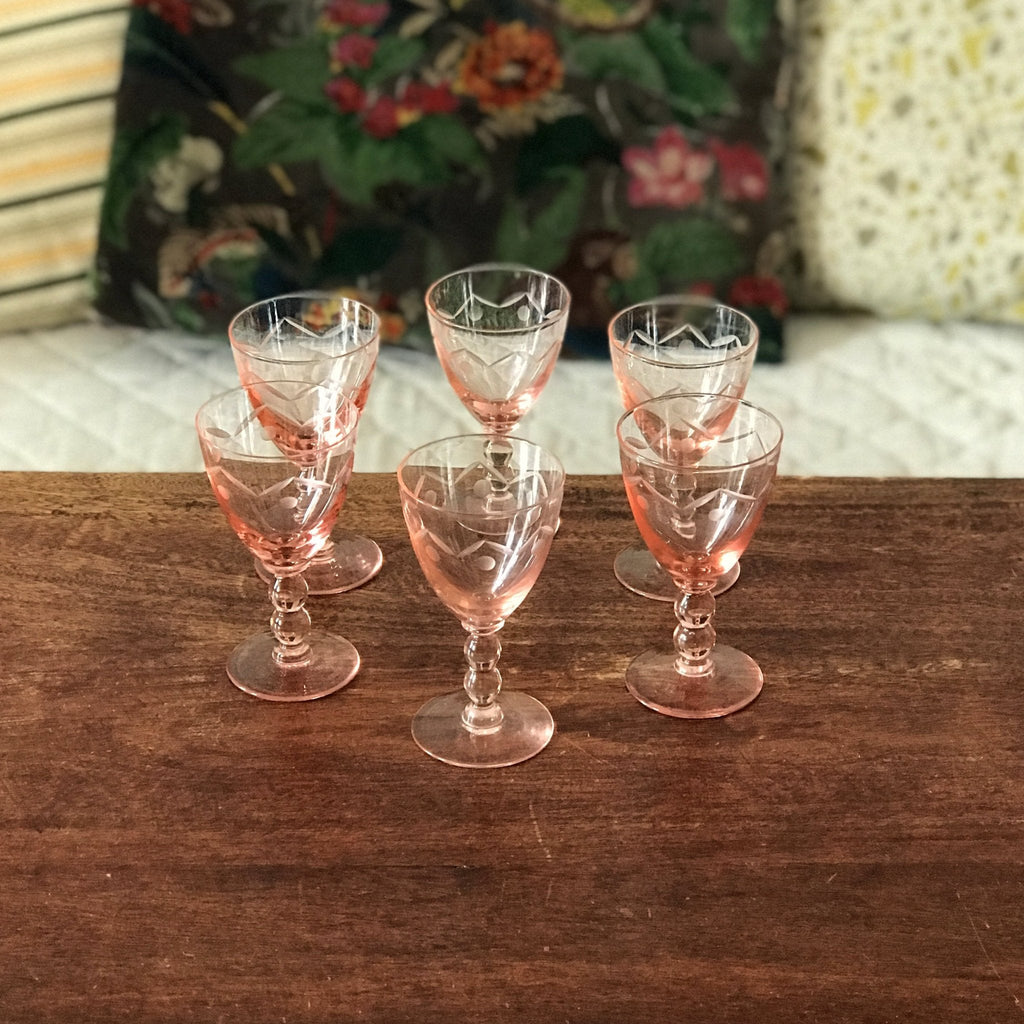 Lot de 6 verres à vin cuit en cristal taillé rose contenance de 6 cl par Hello Broc brocante en ligne