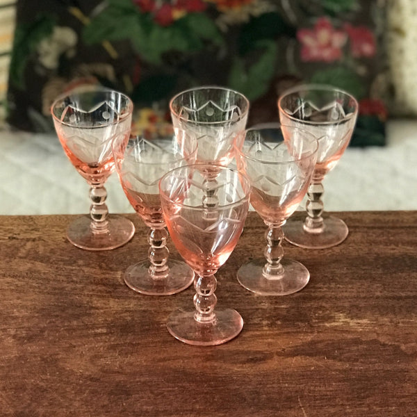 Lot de 6 verres à vin cuit en cristal taillé rose contenance de 6 cl par Hello Broc brocante en ligne