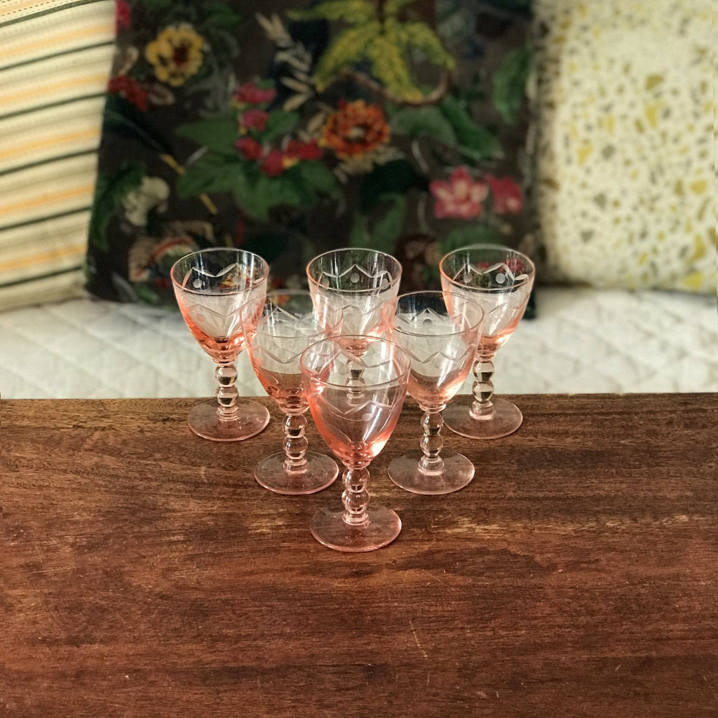 Lot de 6 verres à vin cuit en cristal taillé rose contenance de 6 cl par Hello Broc brocante en ligne