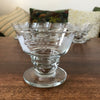 Lot de 8 coupes à champagne en verre moulé au pied large décor vigne et raisin gravé par Hello Broc brocante en ligne