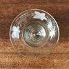 Lot de 8 coupes à champagne en verre moulé au pied large décor vigne et raisin gravé par Hello Broc brocante en ligne