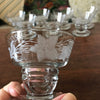 Lot de 8 coupes à champagne en verre moulé au pied large décor vigne et raisin gravé par Hello Broc brocante en ligne