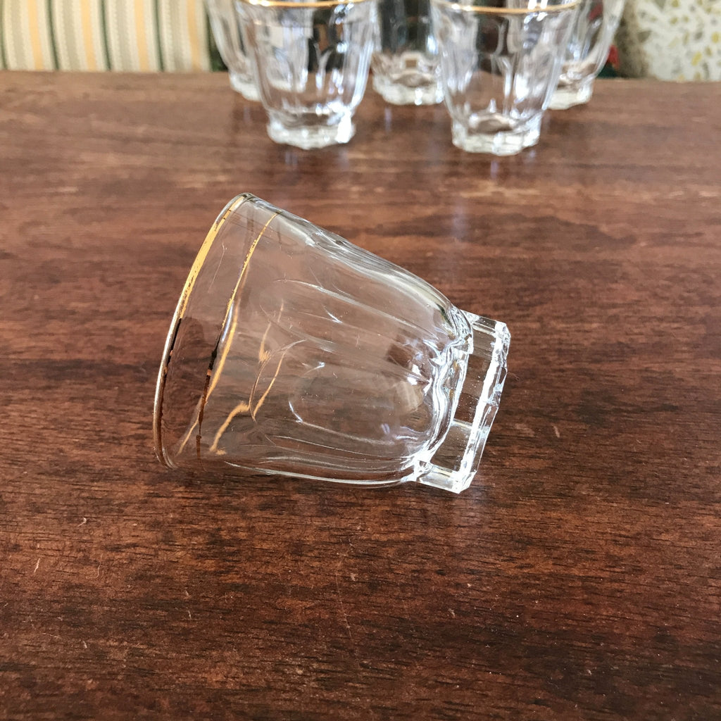 Lot de 6 petits verres à eau vintage liserés doré et paroi facettée par Hello Broc brocante en ligne