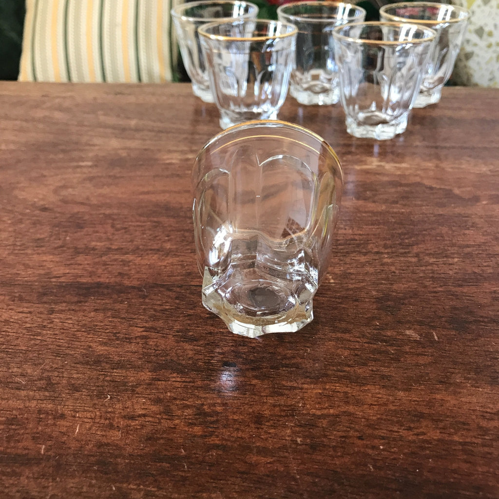 Lot de 6 petits verres à eau vintage liserés doré et paroi facettée par Hello Broc brocante en ligne