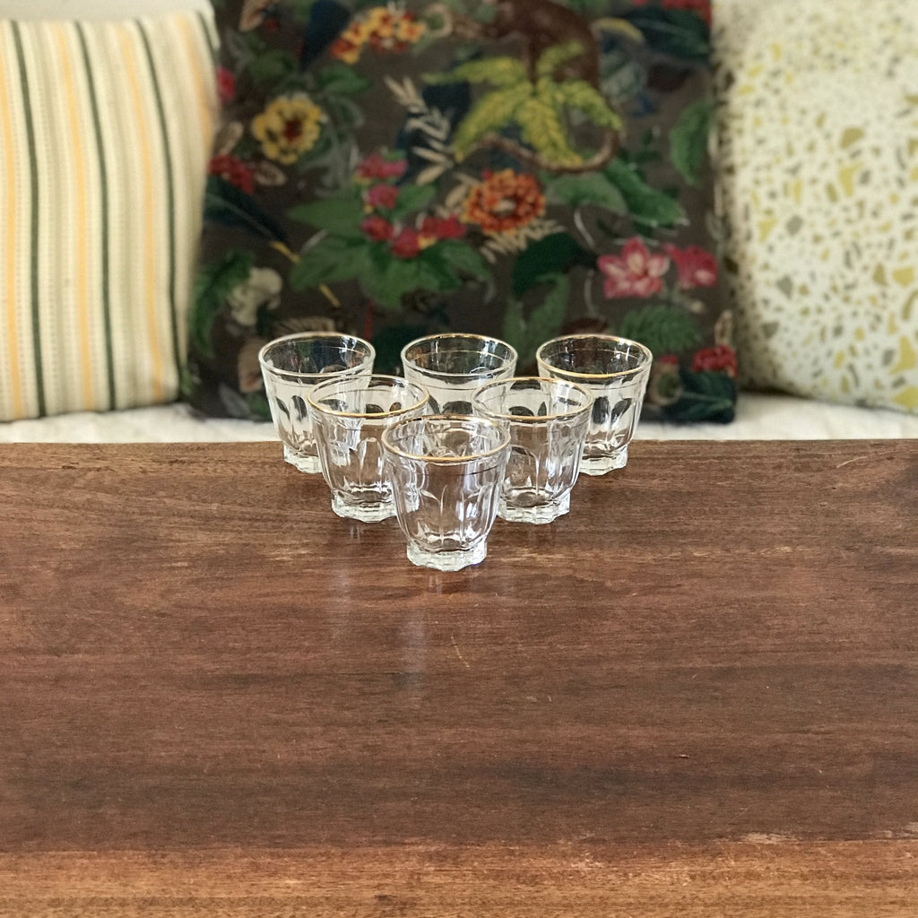 Lot de 6 petits verres à eau vintage liserés doré et paroi facettée par Hello Broc brocante en ligne