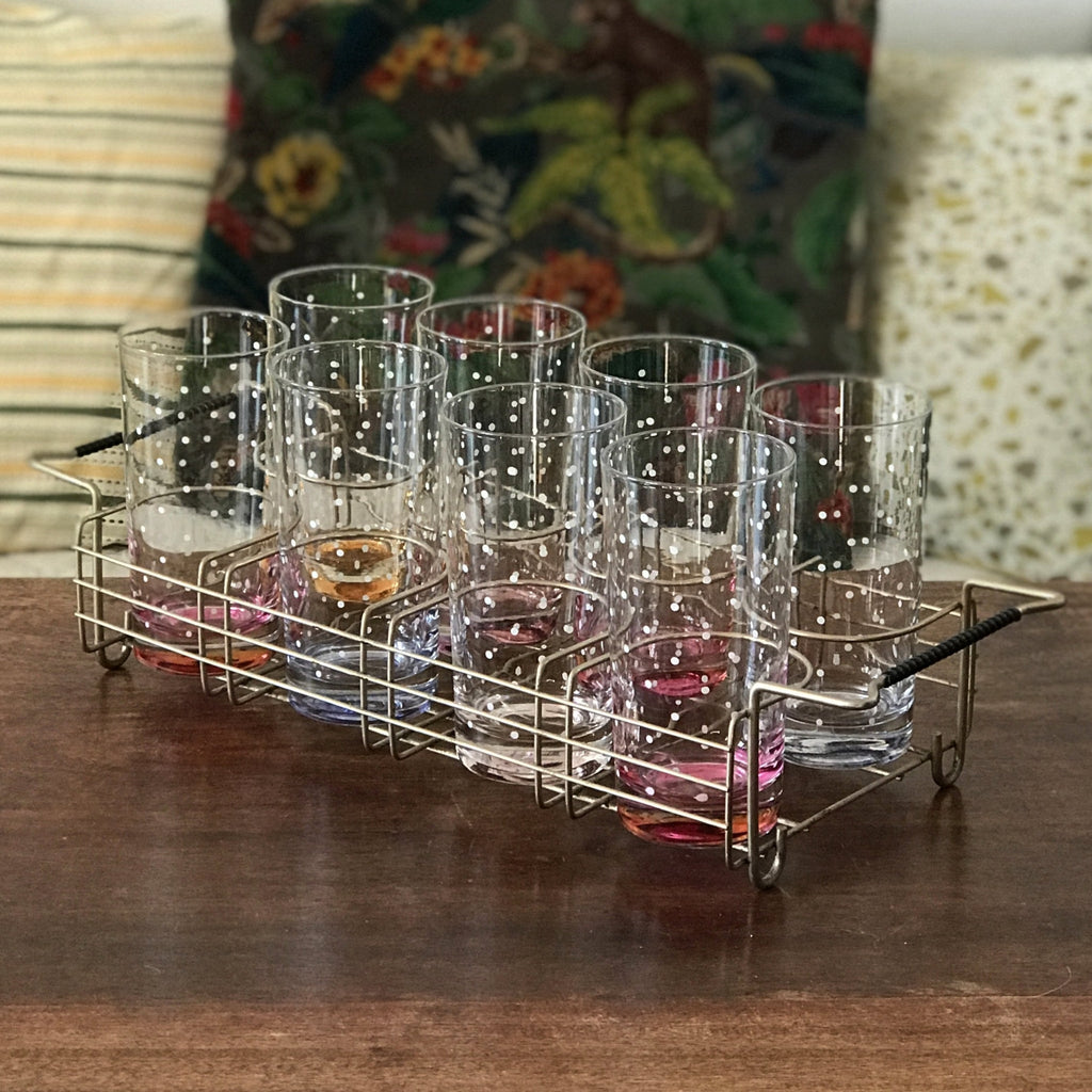 Ensemble de 8 verres hauts à orangeade dans leur porte-verres filaire années 50 / 60 par Hello Broc brocante en ligne