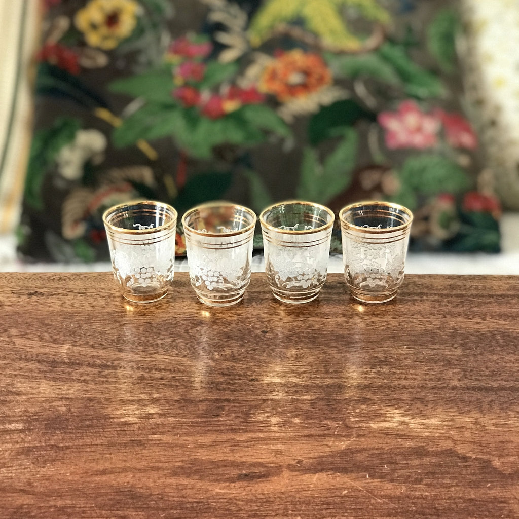 Lot de 4 petits verres à liqueur en verre décor grappes de raisin par Hello Broc brocante en ligne