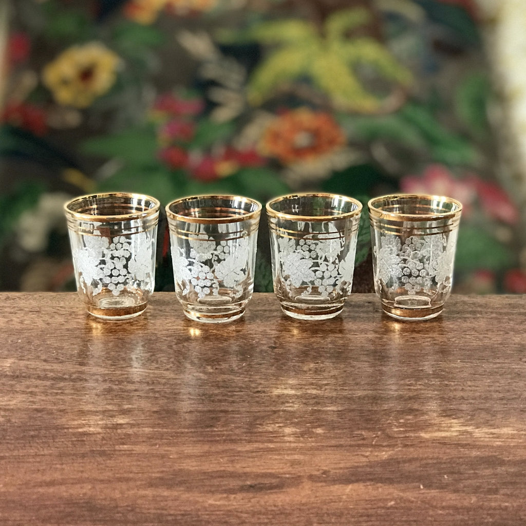 Lot de 4 petits verres à liqueur en verre décor grappes de raisin par Hello Broc brocante en ligne