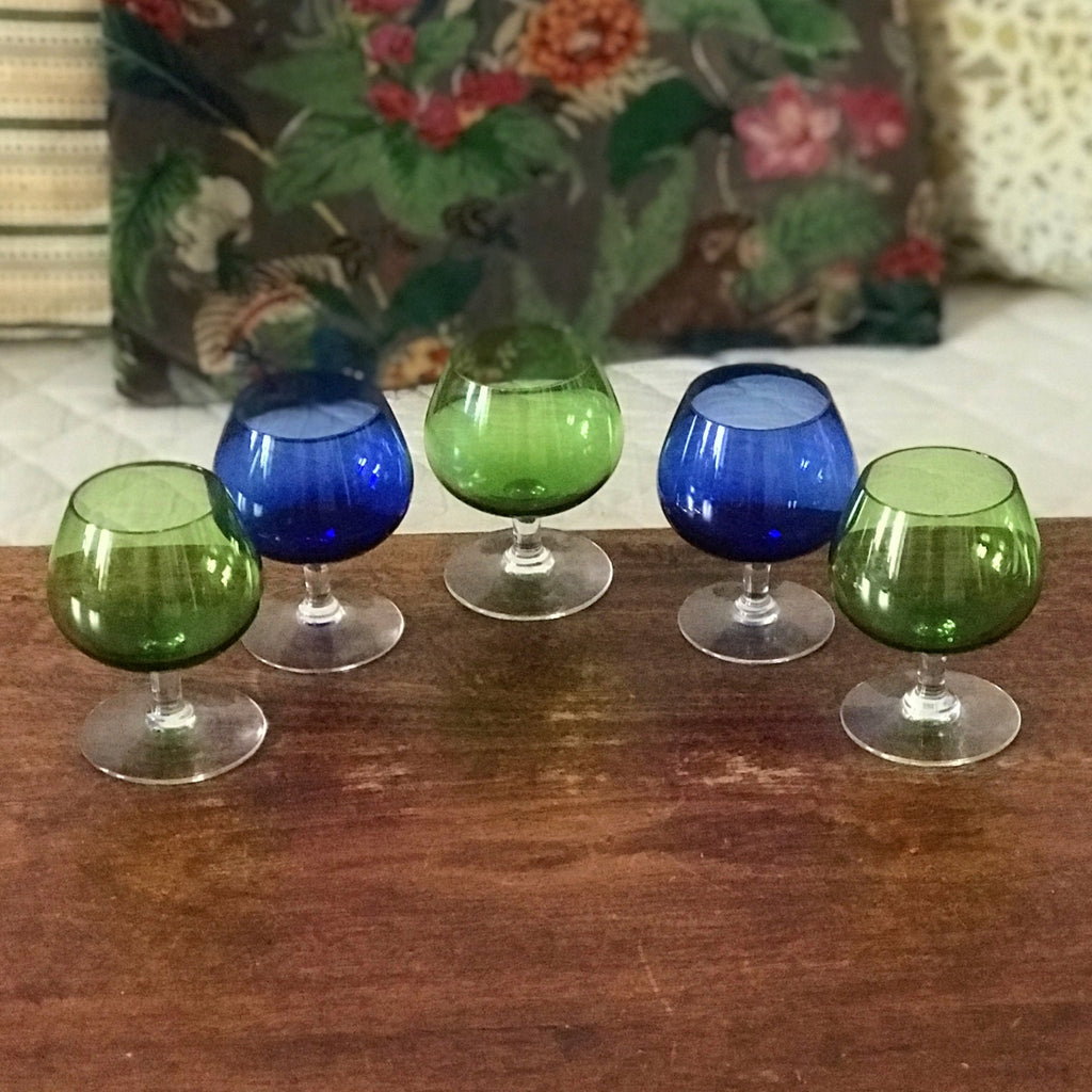 Lot de 5 verres ballons à cognac en verre moulé vert et bleu par Hello Broc brocante en ligne