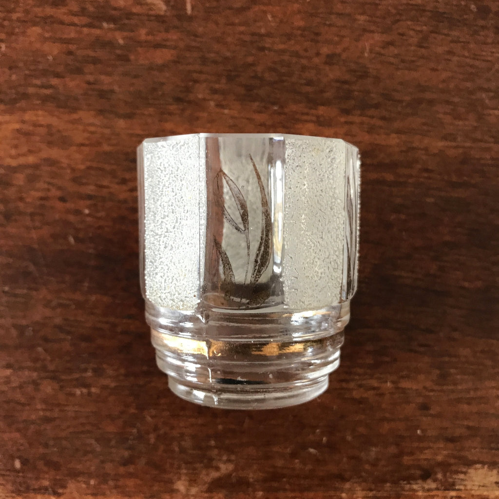 Lot de 8 verres à liqueur granités années 50 de forme octogonale par Hello Broc brocante en ligne