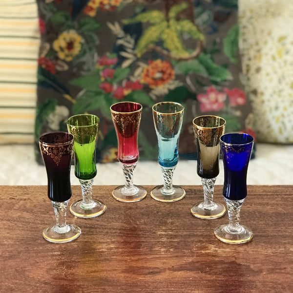 Lot de 6 verres à digestif en verre de Murano multicolores pied torse incolore par Hello Broc brocante en ligne