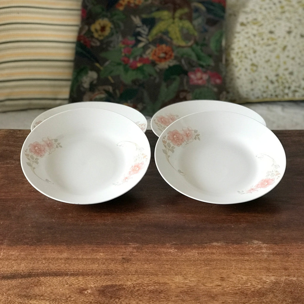 Lot de 4 assiettes creuses Fena Porzellan décor fleurs pastel diamètre 23 cm par Hello Broc brocante en ligne