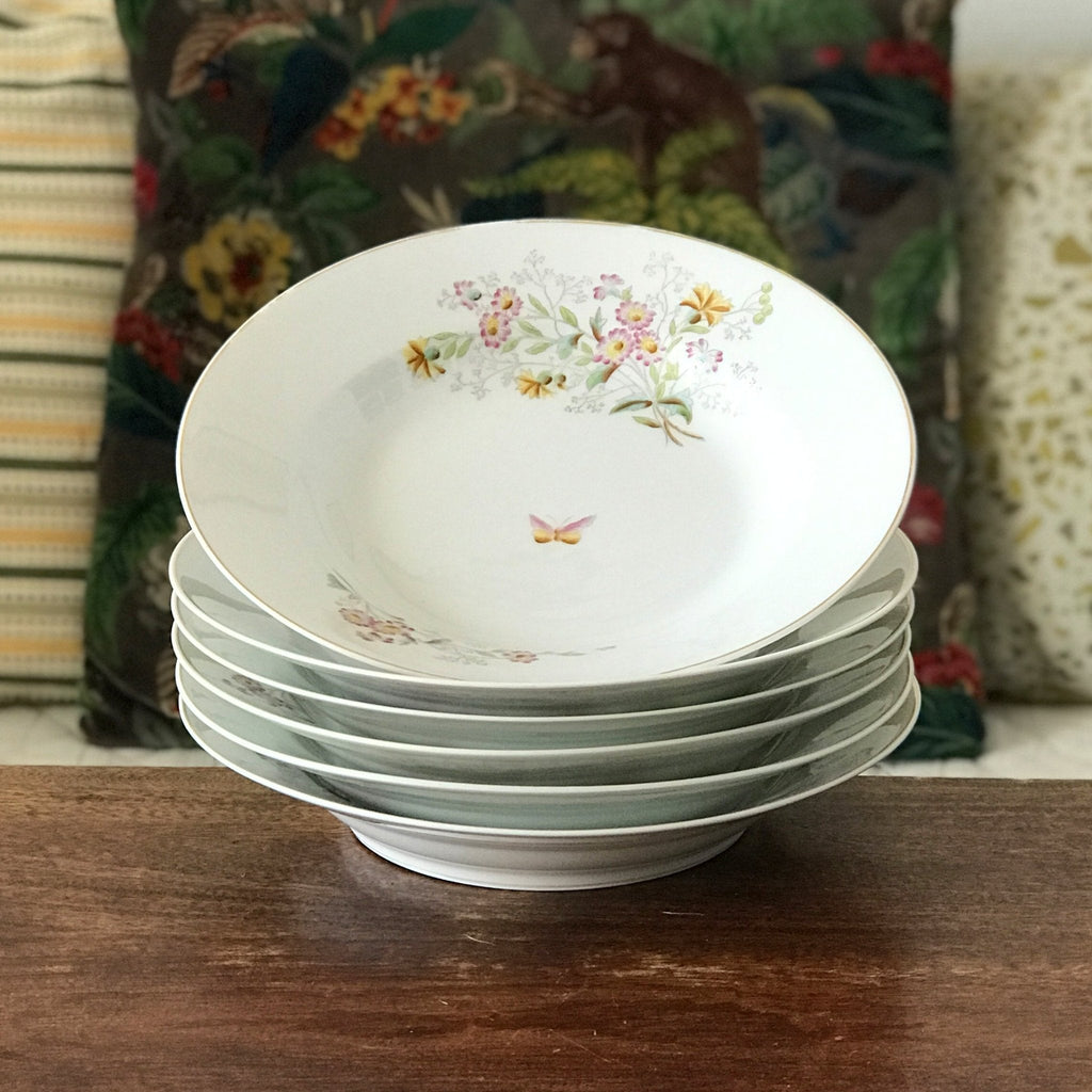 Lot de 6 assiettes creuses en porcelaine décor fleurs & papillon par Hello Broc brocante en ligne