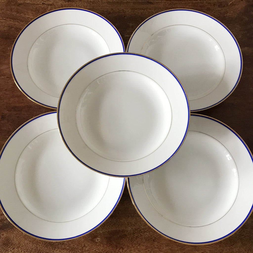 Lot de 5 assiettes creuses en porcelaine blanche de Limoges liserés doré et bleu UML France par Hello Broc brocante en ligne