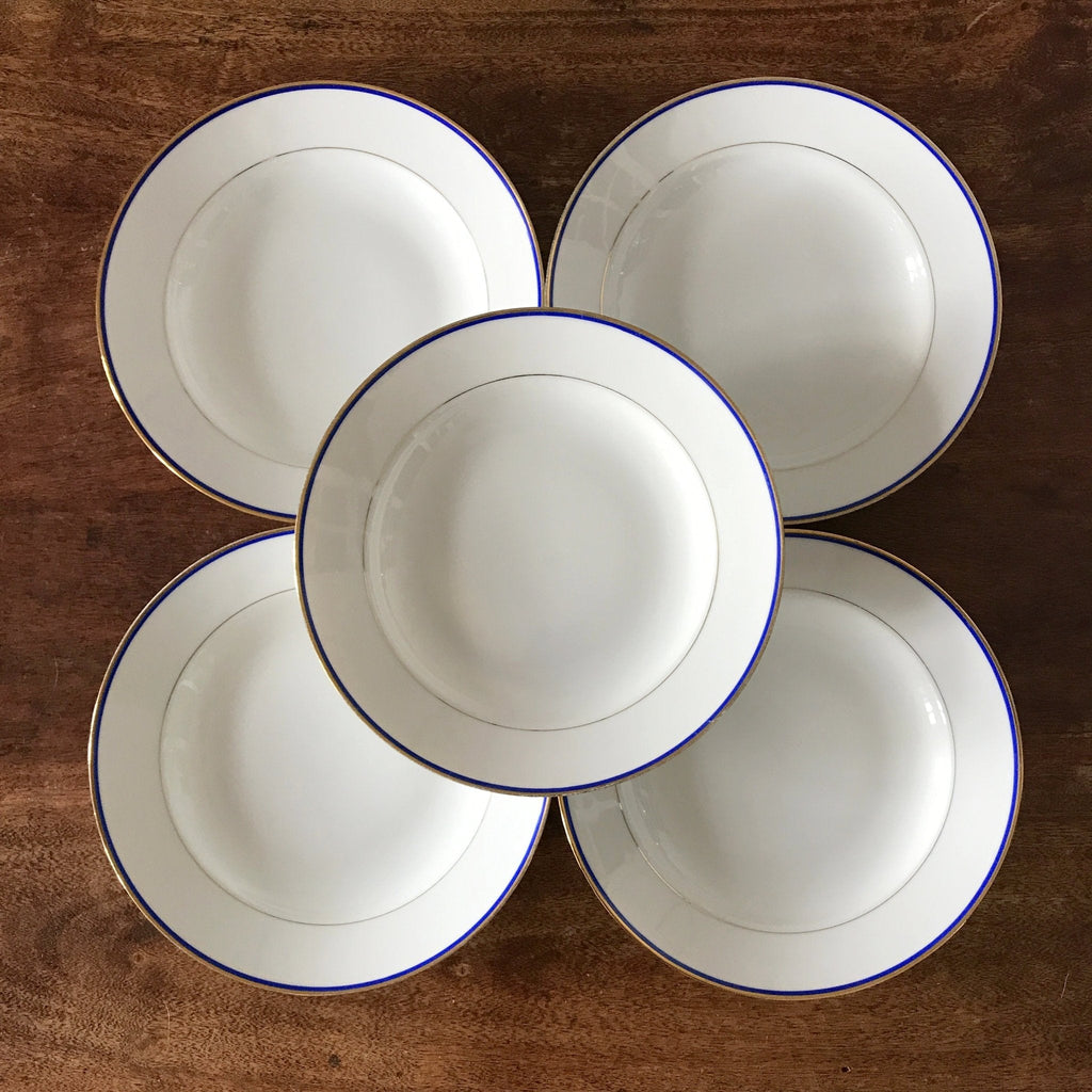 Lot de 5 assiettes creuses en porcelaine blanche de Limoges liserés doré et bleu UML France par Hello Broc brocante en ligne