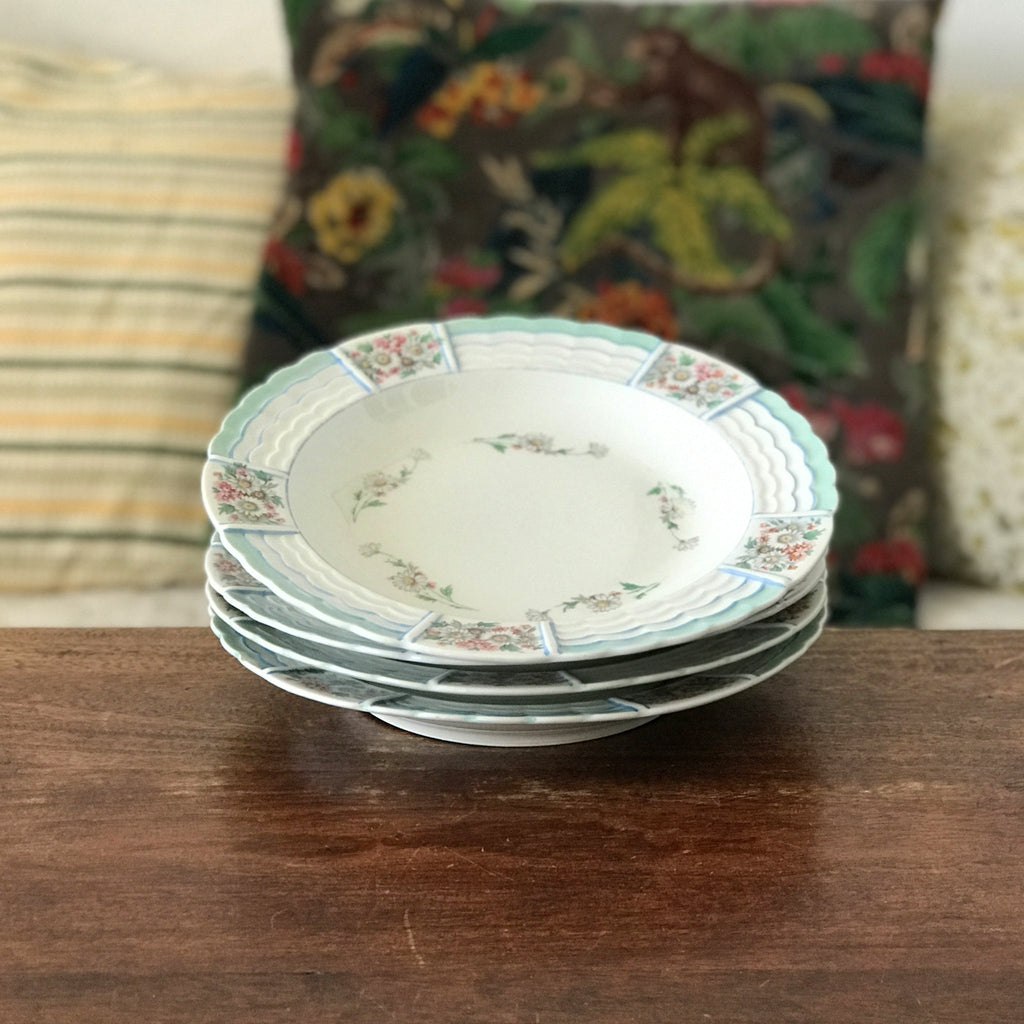 Lot de 4 assiettes creuses en porcelaine de Limoges A. Lanternier décor fleurs, vert et bleu par Hello Broc brocante en ligne