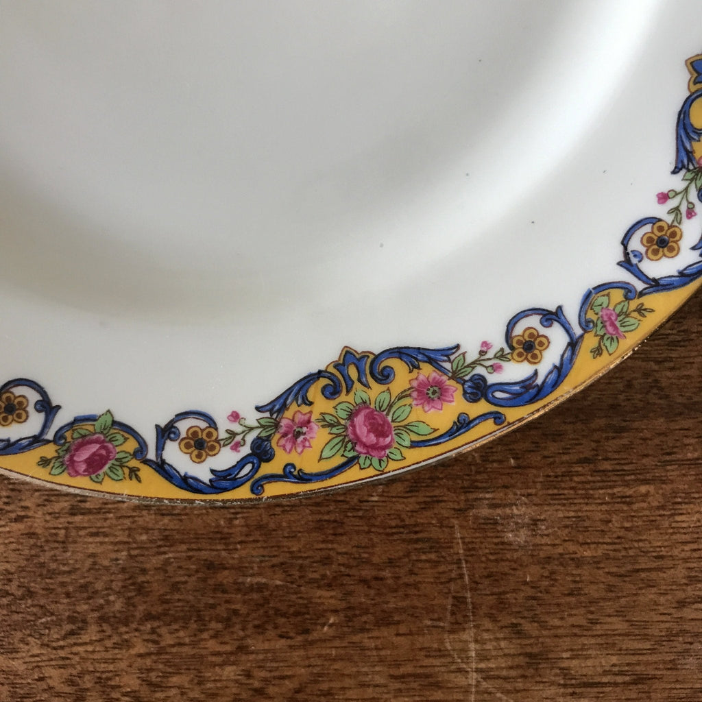 Lot de 6 assiettes à dessert en porcelaine de Limoges bordure jaune et fleurs multicolores par Hello Broc brocante en ligne