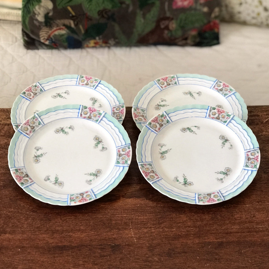 Lot 4 de petites assiettes en porcelaine de Limoges Lanternier décor bleu et fleuri