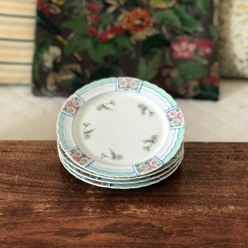 Lot 4 de petites assiettes en porcelaine de Limoges Lanternier décor bleu et fleuri par Hello Broc brocante en ligne