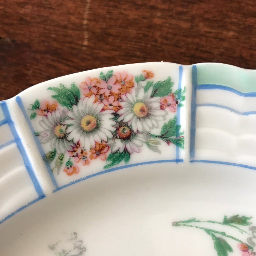 Lot de 5 assiettes à entremets ou à fromage en porcelaine de Limoges Lanternier décor bleu et fleuri diamètre de 22,5 cm par Hello Broc brocante en ligne