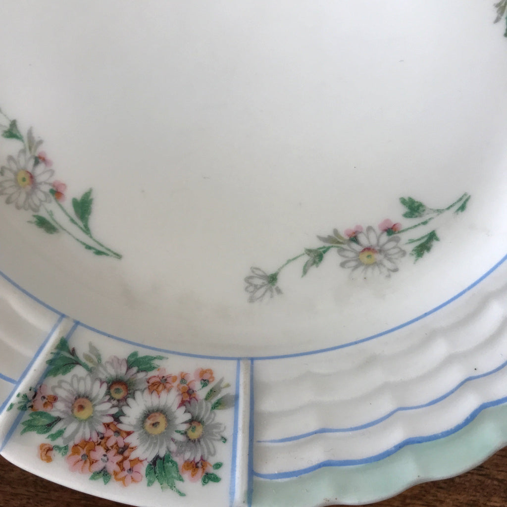 Lot de 5 assiettes à entremets ou à fromage en porcelaine de Limoges Lanternier décor bleu et fleuri diamètre de 22,5 cm par Hello Broc brocante en ligne