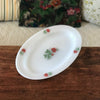 Plat ovale en verre opalin blanc Arcopal décor roses rouges par Hello Broc brocante en ligne