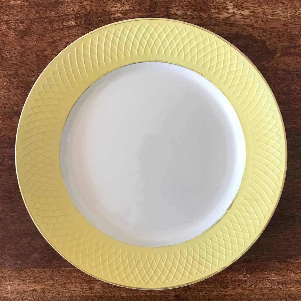 Plat de service rond en faïence blanche et jaune Orchies Moulin des Loups France diamètre de 27 cm par Hello Broc brocante en ligne