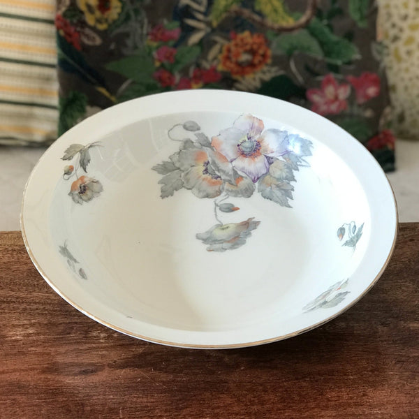 Plat rond et creux en porcelaine de Limoges décor pavots diamètre de 29 cm par Hello Broc brocante en ligne